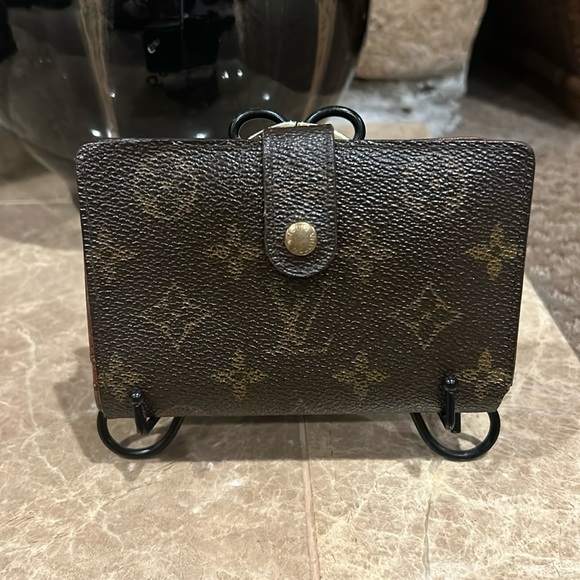 Louis Vuitton Handbags - Authentic Louis Vuitton Monogram Kisslock Wallet 3 1/5 X 5